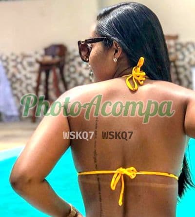 Acompanhante em Rio de Janeiro com beijo grego (2) — Alecxia