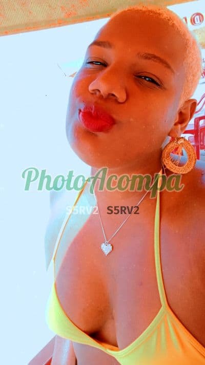 Acompanhante em Feira de Santana com beijo na boca (2) — Anna Porto