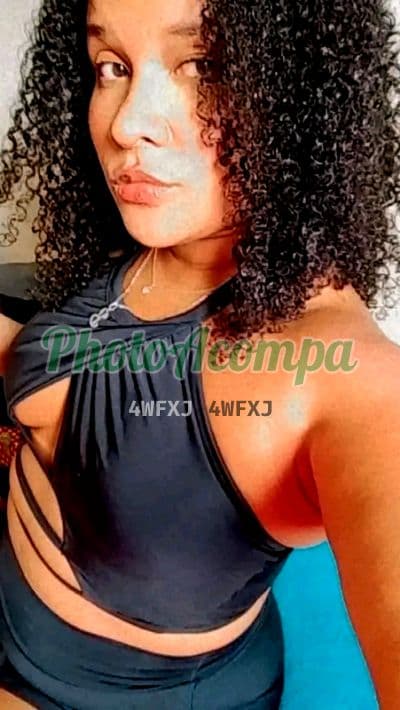 Acompanhante em Guarujá com beijo grego (2) — Bombomzinha