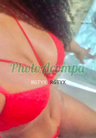 Acompanhante em Uberaba com beijo na boca (2) — Júlia