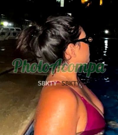 Acompanhante em Curitiba com beijo na boca (2) — Júlia