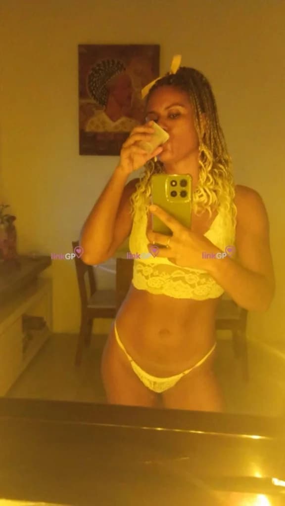 Acompanhante cabelo cacheado em Recife — Lana
