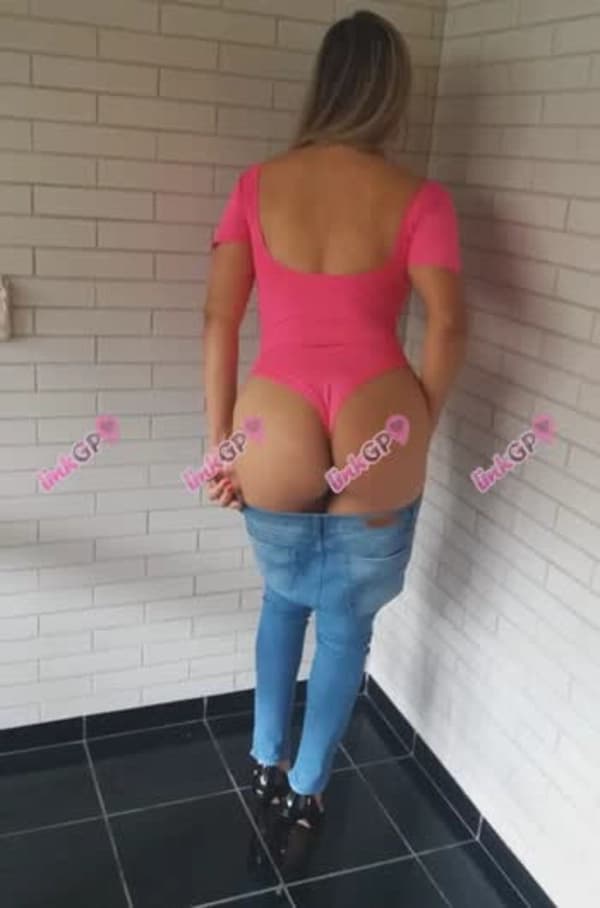Acompanhante em Curitiba com beijo grego (2) — Luísa Mell