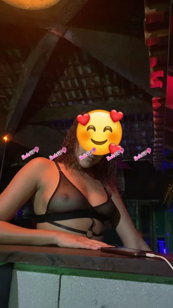 Acompanhante ninfeta novinha em Saquarema (7) — Melzinha