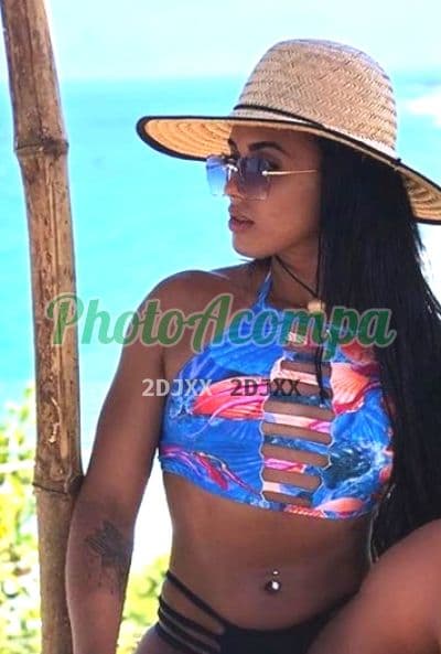 Acompanhante em Rio de Janeiro com beijo grego (2) — Suzy