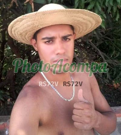 Acompanhante masculino em Carapicuíba com beijo grego (4) — Adriano