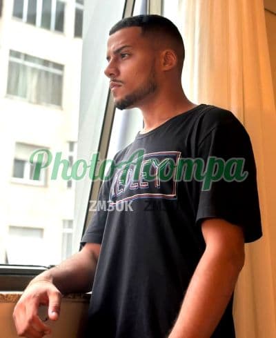 Acompanhante masculino em Rio de Janeiro com beijo grego (2) — André