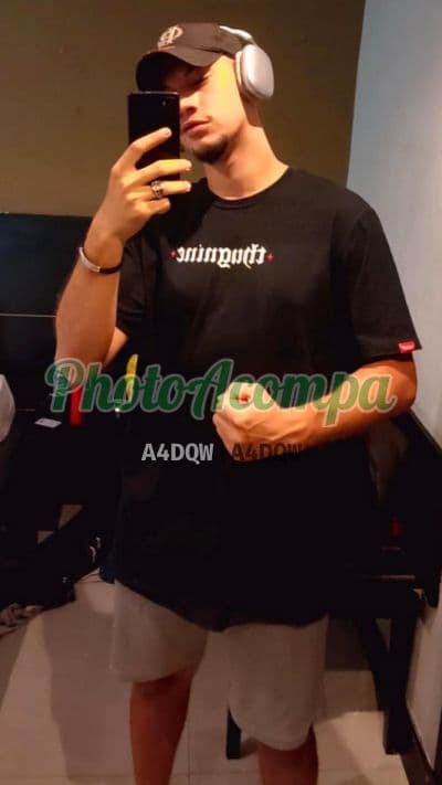Acompanhante masculino em Rio de Janeiro com beijo grego (2) — Arthur