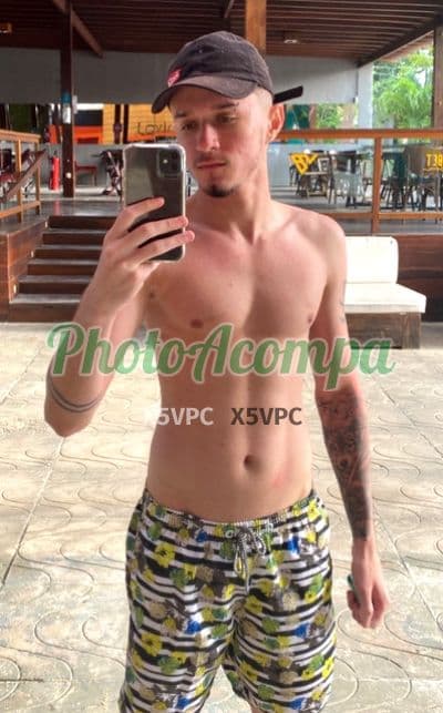 Acompanhante masculino em João Pessoa com beijo na boca (2) — Artur