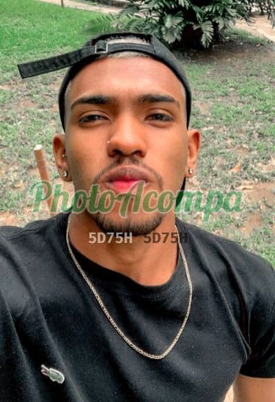 Acompanhante masculino em São Paulo com beijo na boca (2) — Brenno
