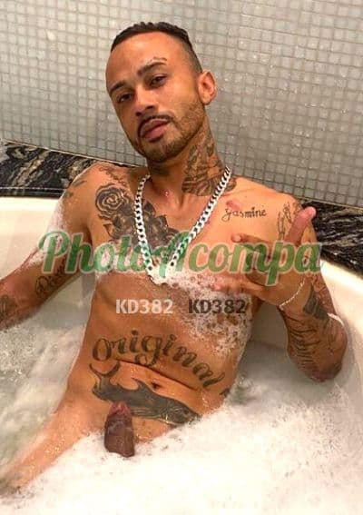 Acompanhante masculino em São Paulo com beijo na boca (2) — Bryan