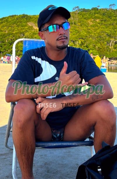 Acompanhante masculino em Sumaré com beijo na boca (2) — Bryan