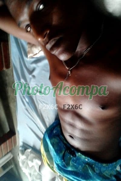 Acompanhante masculino em Suzano com beijo grego (2) — Carlos