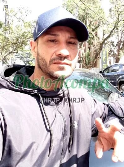 Acompanhante masculino em Taboão da Serra com beijo grego (2) — Daniel R