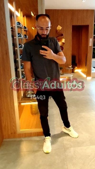 De Sousa — acompanhante masculino em Osasco