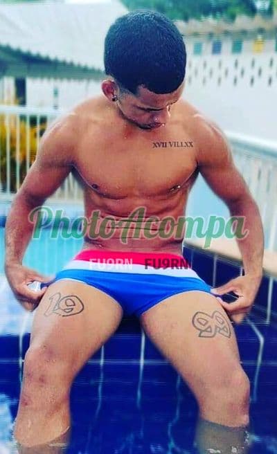 Acompanhante masculino em Rio de Janeiro com beijo na boca (4) — Falcão