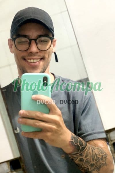 Acompanhante masculino em Rio de Janeiro com beijo na boca (4) — Félix
