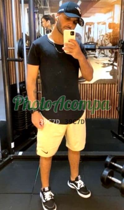 Acompanhante masculino em Curitiba com beijo grego (2) — Heitor