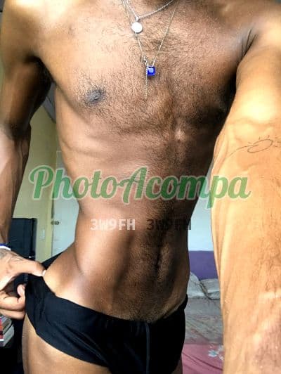 Acompanhante masculino em Macaé com beijo grego (4) — Henri