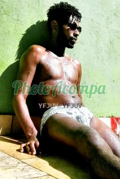 Acompanhante masculino em Itanhaém com beijo na boca (2) — Henrique