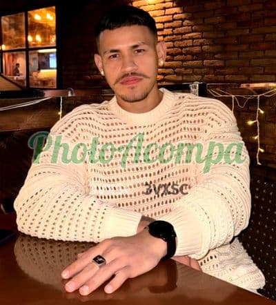 Acompanhante masculino em São Paulo com beijo na boca (4) — Indio