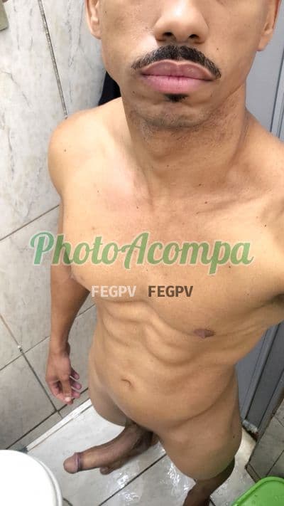 Acompanhante masculino em Rio de Janeiro com beijo grego (6) — João