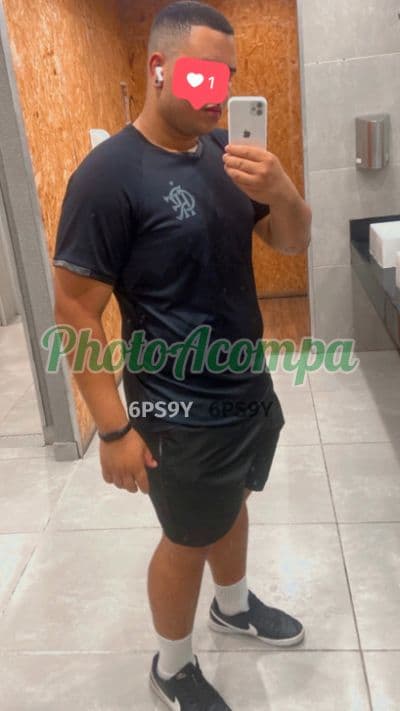Acompanhante masculino em Rio de Janeiro com beijo grego (6) — João