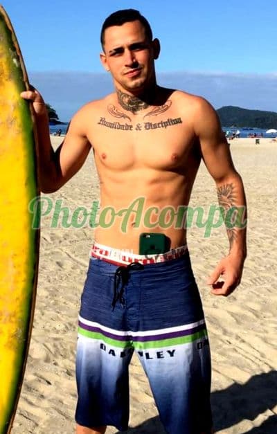 Acompanhante masculino em Piracicaba com beijo na boca (4) — Keny