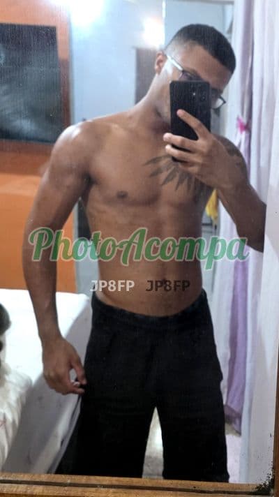 Acompanhante masculino em São João de Meriti com beijo na boca (4) — Kevin