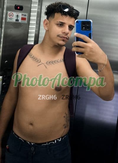 Acompanhante masculino em São Paulo com beijo na boca (4) — Kevin