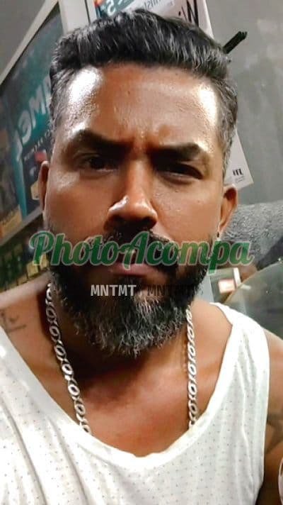Acompanhante masculino em Rio de Janeiro com beijo grego (2) — Latrell