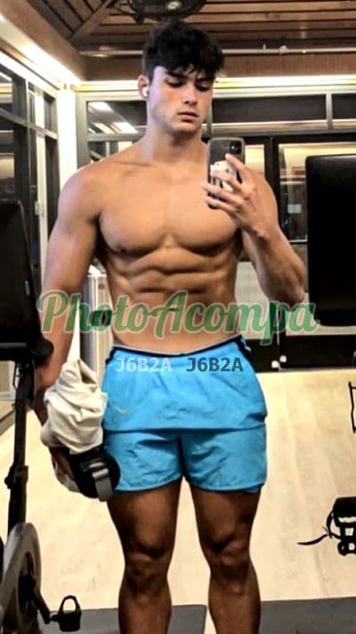 Acompanhante masculino em São Paulo com beijo grego (2) — Leandro