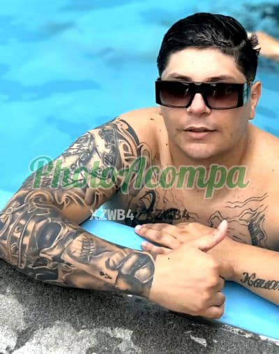 Acompanhante masculino em Curitiba com beijo grego (6) — Leonardo