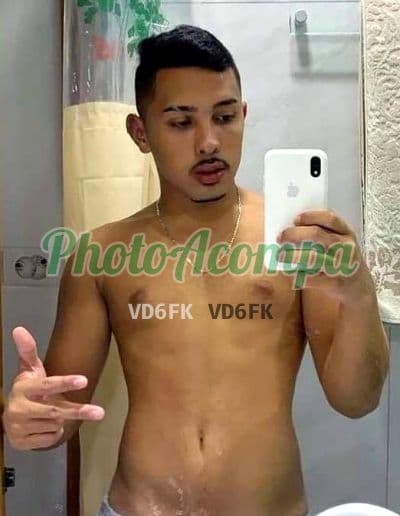Acompanhante masculino em São Paulo com beijo grego (2) — Leonardo