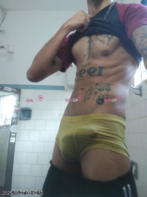 Acompanhante masculino alto em Parque Aeroporto (Taubaté), foto de perfil