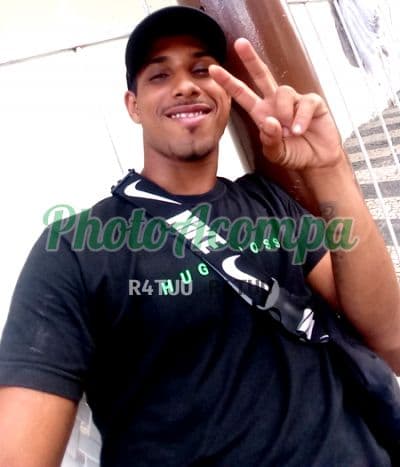 Acompanhante masculino em Rio de Janeiro com beijo grego (4) — Martins