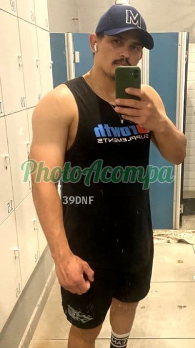 Acompanhante masculino em São Paulo com beijo grego (2) — Miguel