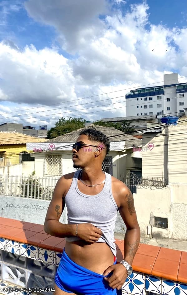 Acompanhante masculino alto em Belo Horizonte — Preto Dor