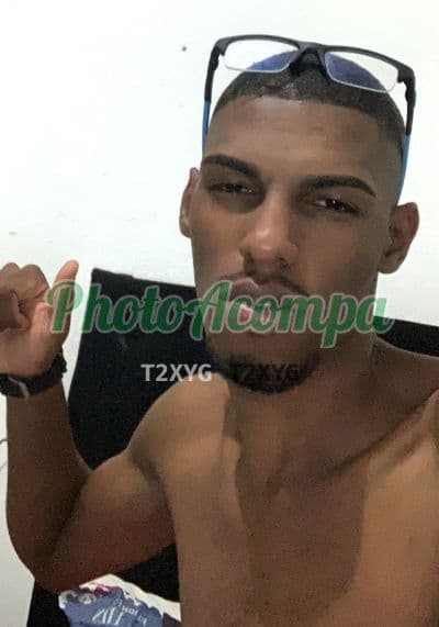 Acompanhante masculino em Embu das Artes com beijo grego (2) — Raphael