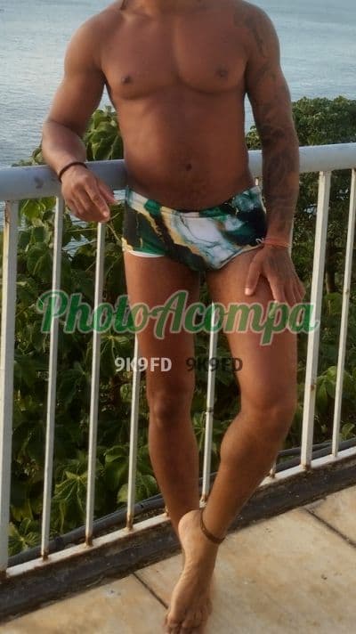 Acompanhante masculino em Rio de Janeiro com beijo grego (2) — Rastafári