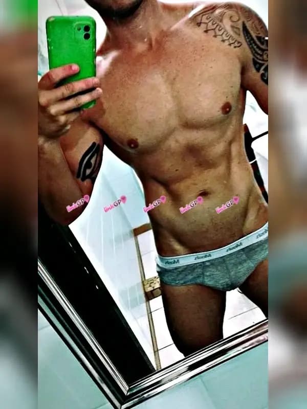 Acompanhante masculino cabelo curto em Moema, foto de perfil