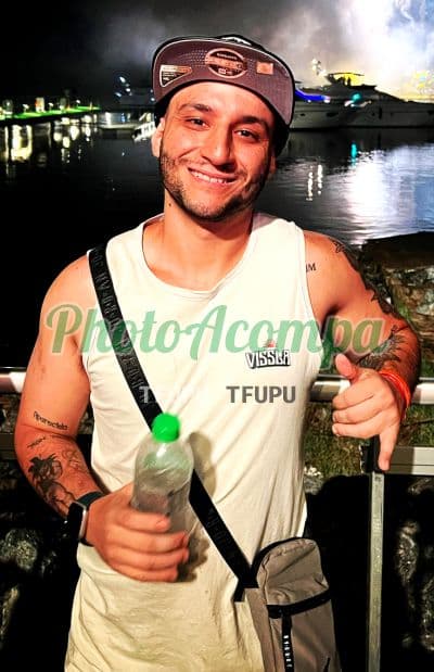 Acompanhante masculino em Santos com beijo grego (2) — Robert
