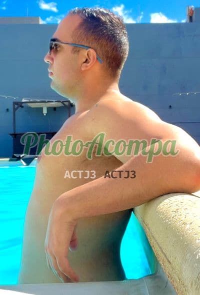 Acompanhante masculino em Nova Iguaçu com beijo grego (2) — Rodrigo