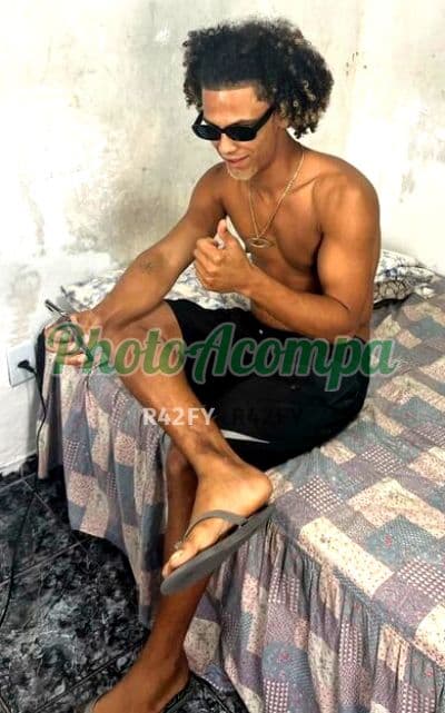 Acompanhante masculino em Duque de Caxias com beijo na boca (2) — Surfista