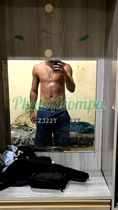 Acompanhante masculino em Rio de Janeiro com beijo na boca (2) — Thiago