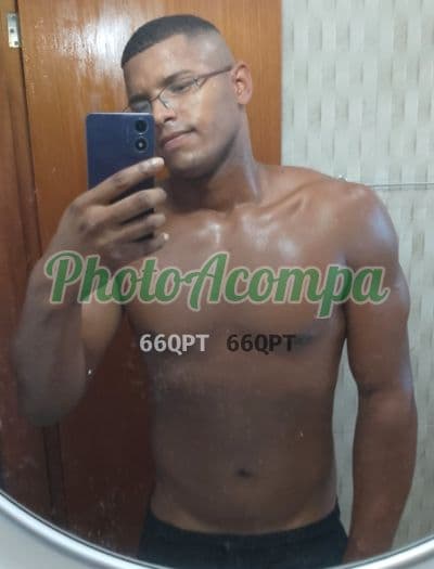 Acompanhante masculino em Rio das Ostras com beijo grego (2) — Thiago