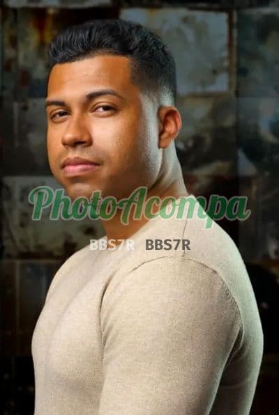 Acompanhante masculino em São Paulo com beijo na boca (2) — Tom