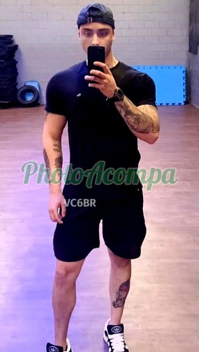 Acompanhante masculino em São Paulo com beijo na boca (2) — Victor