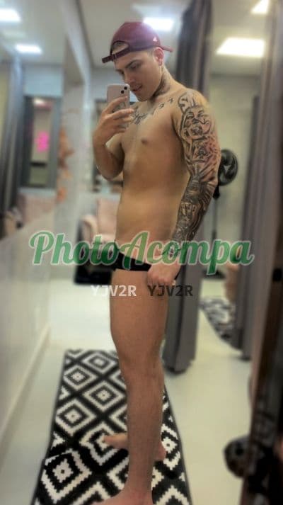Acompanhante masculino em São Paulo com beijo na boca (2) — Yuri