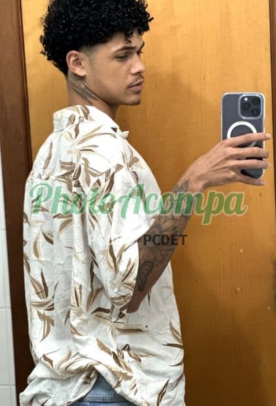 Acompanhante masculino em Vitória com beijo na boca (2) — Yuri